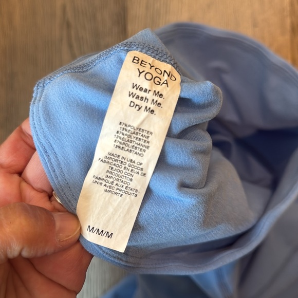 Like new Beyond Yoga Spacedye Retro Cropped Pant, Medium, Flower Blue Heather - Picture 5 of 6